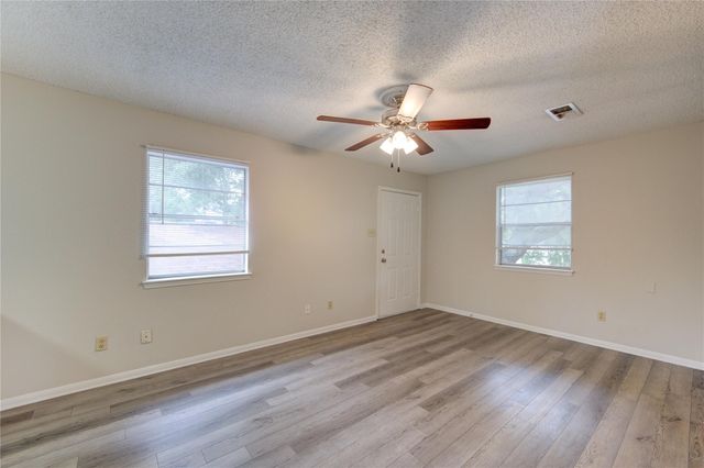 112 Begonia Lane, Highlands, TX 77562