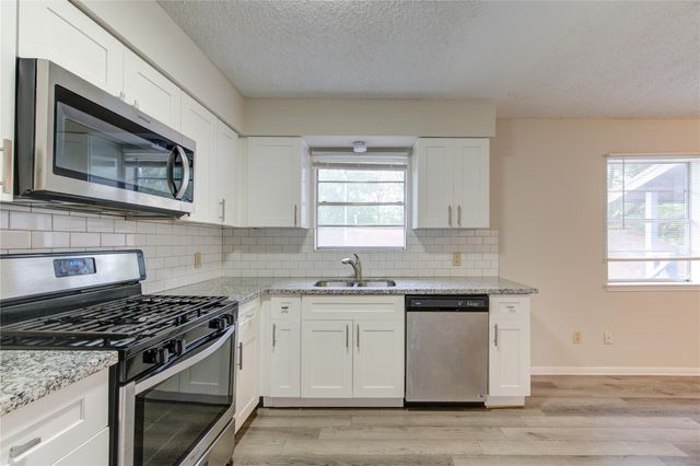 112 Begonia Lane, Highlands, TX 77562