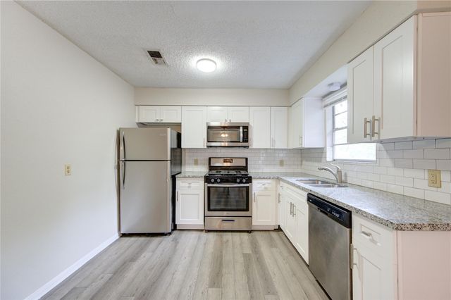 112 Begonia Lane, Highlands, TX 77562