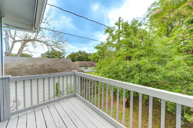 112 Begonia Lane, Highlands, TX 77562
