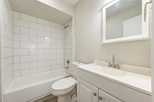 112 Begonia Lane, Highlands, TX 77562