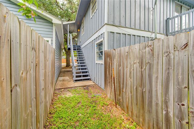 112 Begonia Lane, Highlands, TX 77562