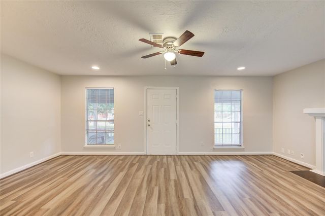 112 Begonia Lane, Highlands, TX 77562