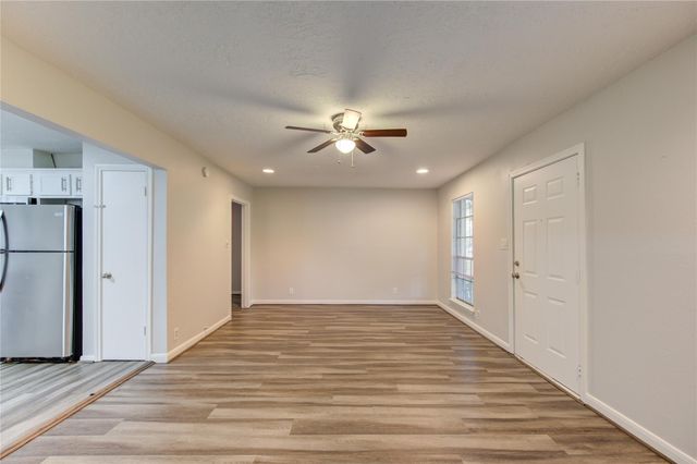 112 Begonia Lane, Highlands, TX 77562