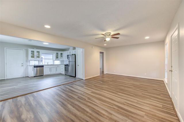 112 Begonia Lane, Highlands, TX 77562