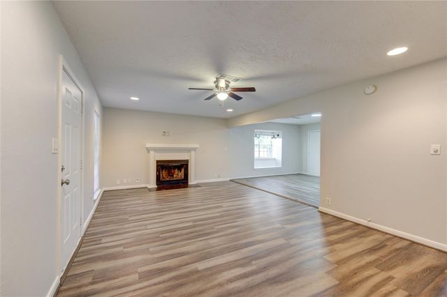 112 Begonia Lane, Highlands, TX 77562