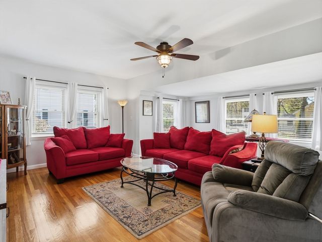 4 A St, Billerica, MA 01821
