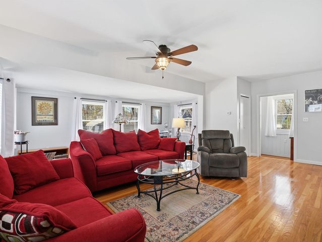 4 A St, Billerica, MA 01821