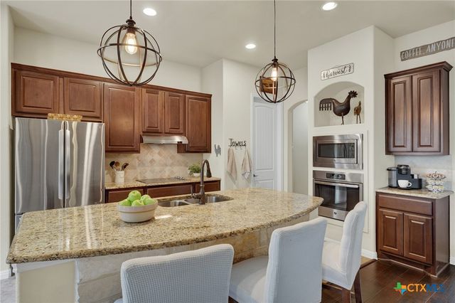 1937 Hunters Cove, New Braunfels, TX 78132