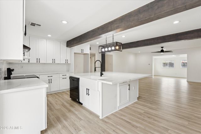 7201 N 16TH Drive, Phoenix, AZ 85021