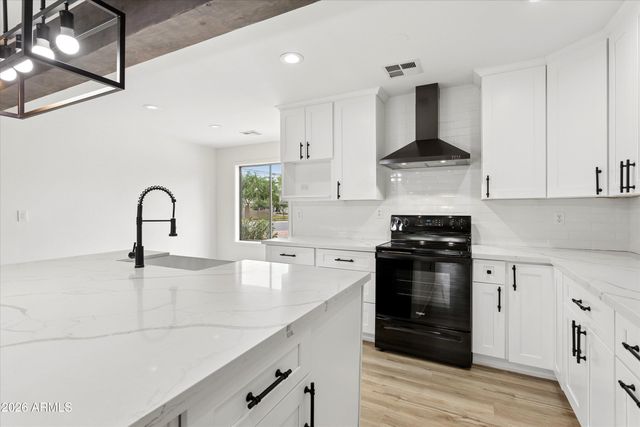 7201 N 16TH Drive, Phoenix, AZ 85021