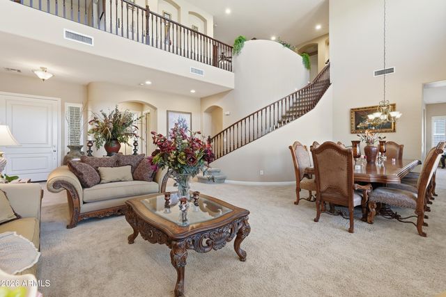 900 W MACAW Drive, Chandler, AZ 85286