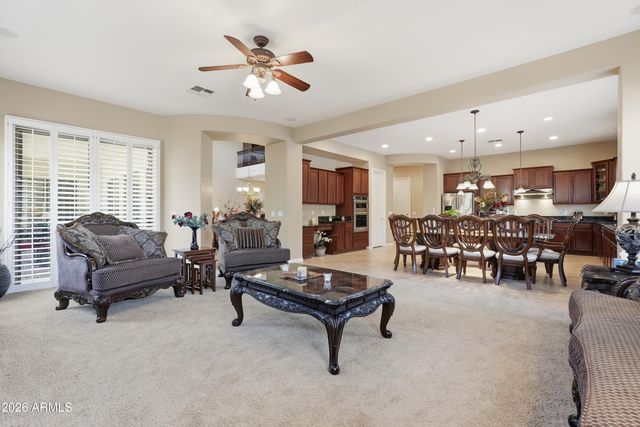 900 W MACAW Drive, Chandler, AZ 85286