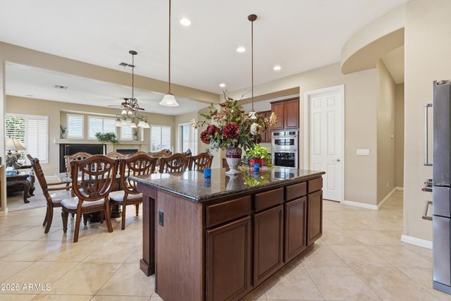 900 W MACAW Drive, Chandler, AZ 85286