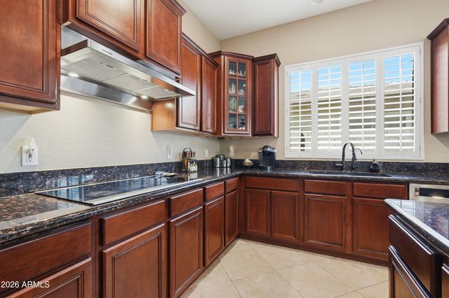 900 W MACAW Drive, Chandler, AZ 85286