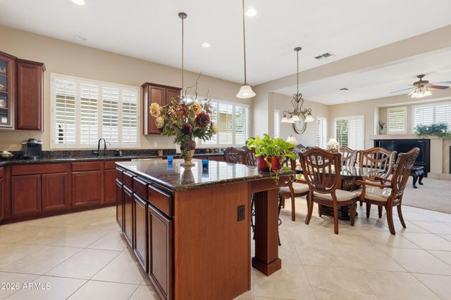 900 W MACAW Drive, Chandler, AZ 85286