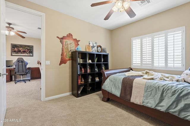 900 W MACAW Drive, Chandler, AZ 85286