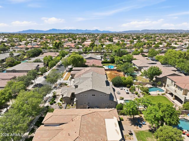 900 W MACAW Drive, Chandler, AZ 85286