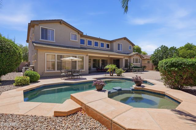 900 W MACAW Drive, Chandler, AZ 85286