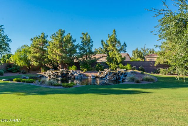 900 W MACAW Drive, Chandler, AZ 85286