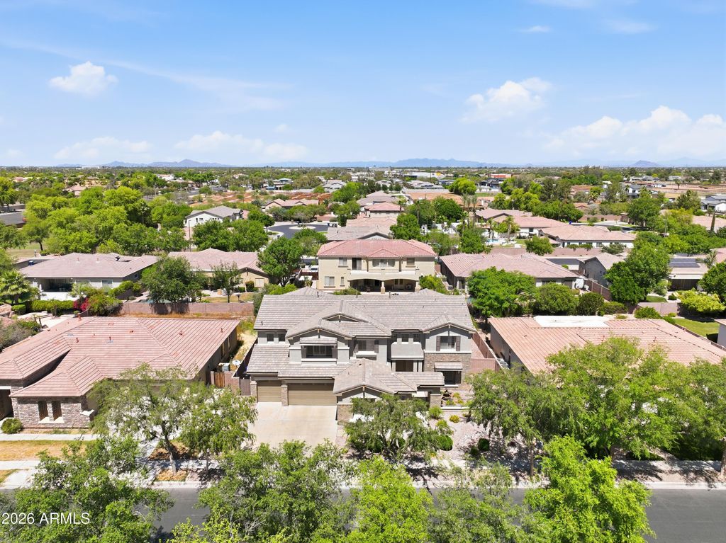 Image 5 of property listing at 900 W MACAW Drive, Chandler, AZ 85286