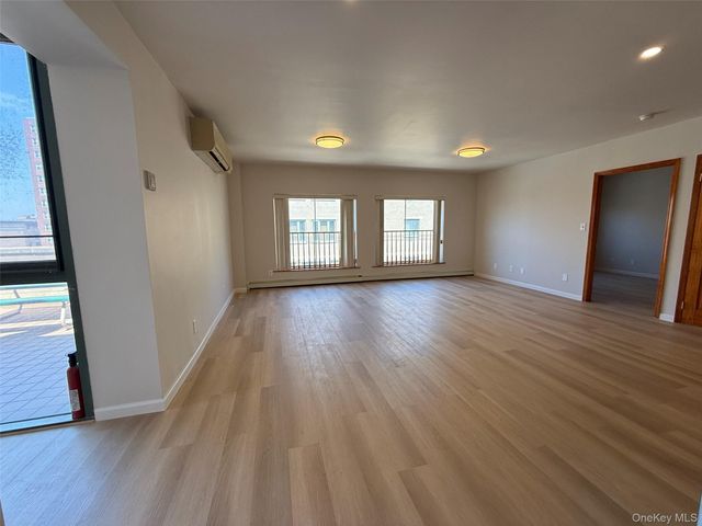 4231 Colden Street F7A, Flushing, NY 11355