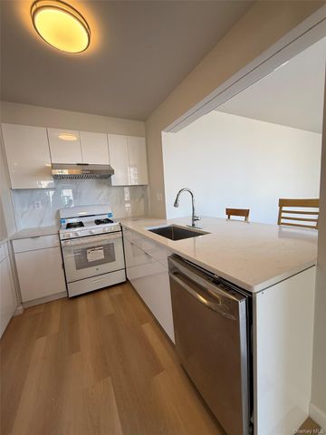 4231 Colden Street F7A, Flushing, NY 11355