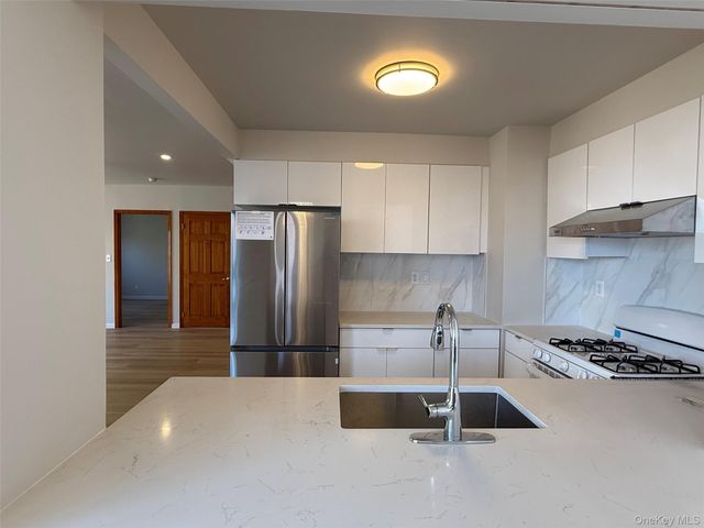 4231 Colden Street F7A, Flushing, NY 11355