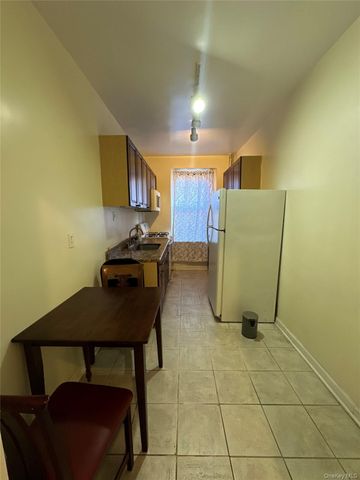 62-64 Saunders Street 2D, Rego Park, NY 11374