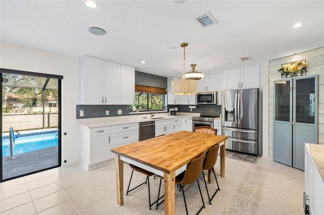 15620 GARDENSIDE LANE, Tampa, FL 33624