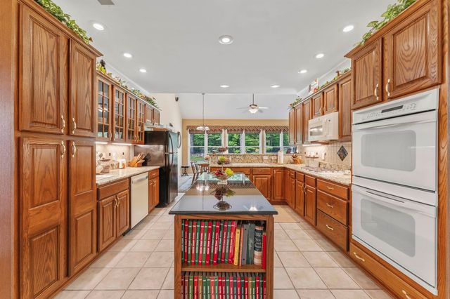 9302 CANABRIDGE DR, Lakeland, TN 38002