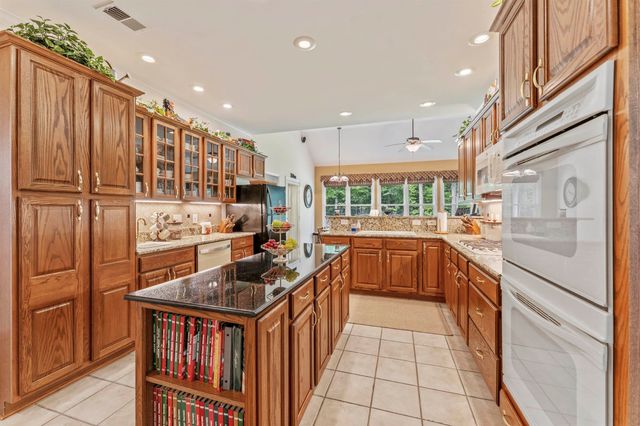 9302 CANABRIDGE DR, Lakeland, TN 38002