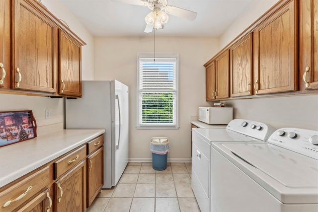 9302 CANABRIDGE DR, Lakeland, TN 38002