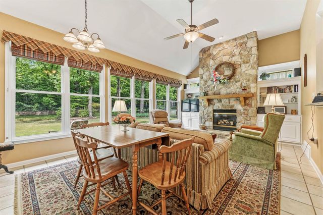 9302 CANABRIDGE DR, Lakeland, TN 38002