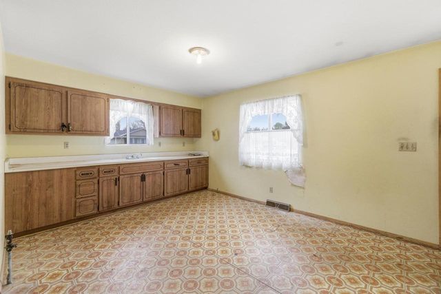 6185 Merrill AVENUE, Cudahy, WI 53110