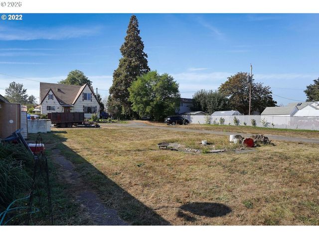 2240 FERRY St, Albany, OR 97322