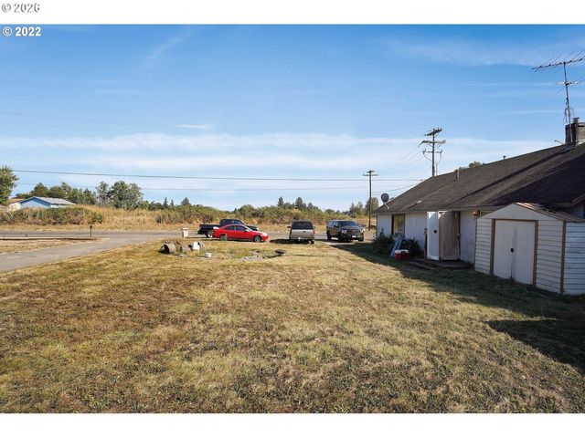 2240 FERRY St, Albany, OR 97322