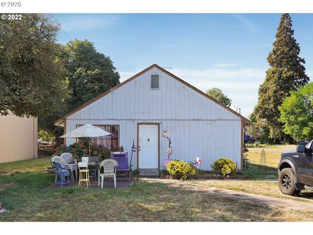 2240 FERRY St, Albany, OR 97322