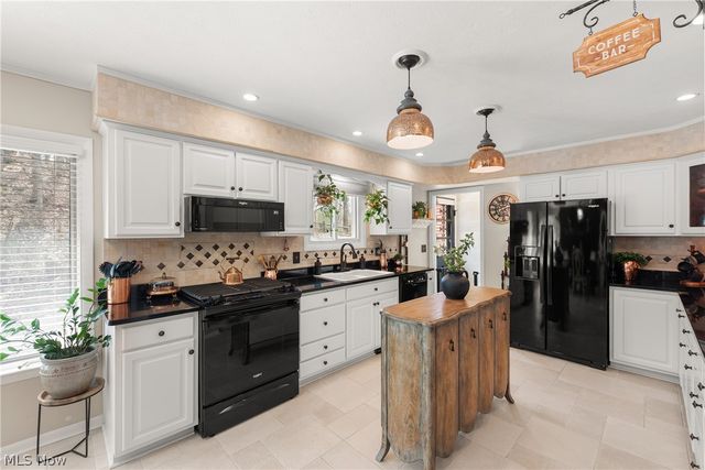 257 Windward Drive, Elyria, OH 44035