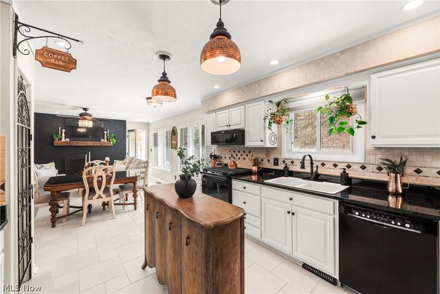 257 Windward Drive, Elyria, OH 44035