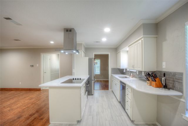 530 Lawnmeadow Drive, Richardson, TX 75080