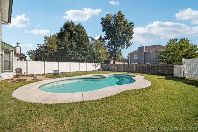 4441 W Queens Street, Broken Arrow, OK 74012