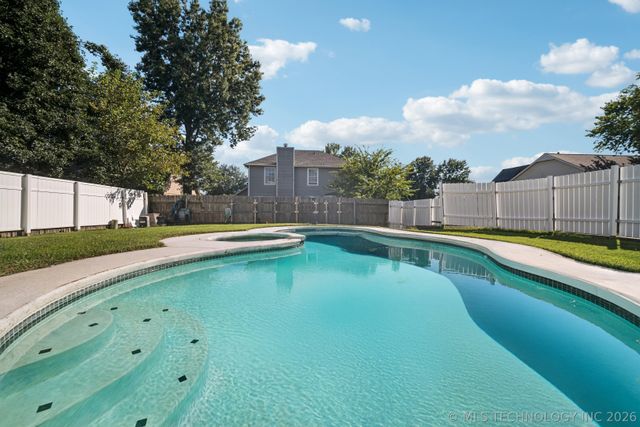 4441 W Queens Street, Broken Arrow, OK 74012