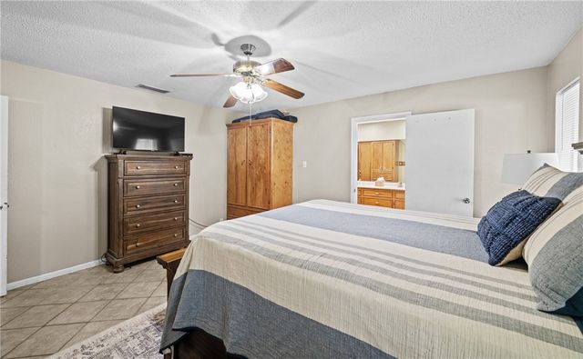 2001 Pecan Dr, Portland, TX 78374