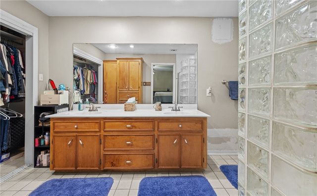 2001 Pecan Dr, Portland, TX 78374