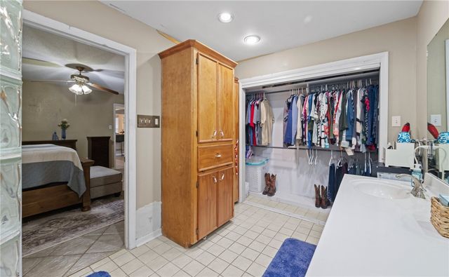 2001 Pecan Dr, Portland, TX 78374