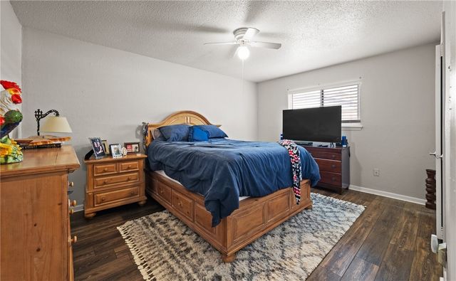 2001 Pecan Dr, Portland, TX 78374