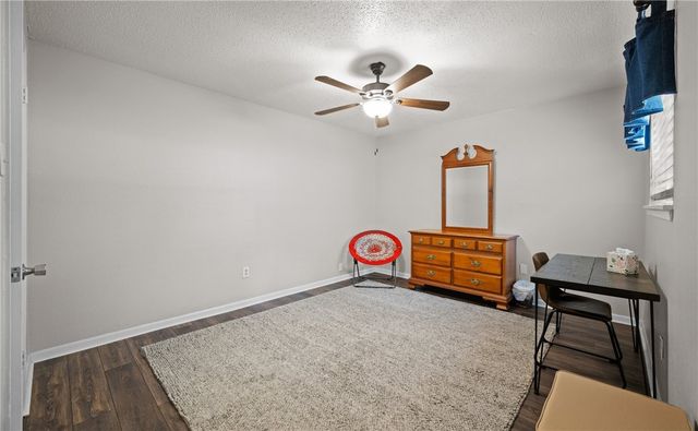 2001 Pecan Dr, Portland, TX 78374