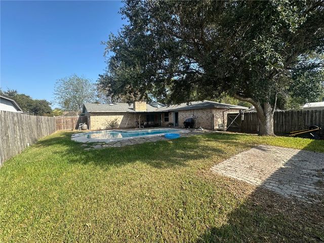 2001 Pecan Dr, Portland, TX 78374