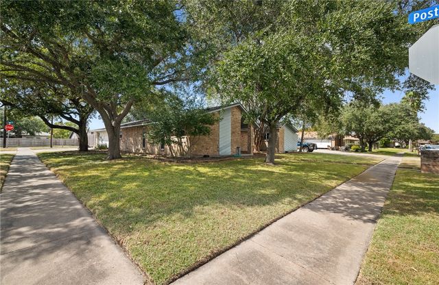 2001 Pecan Dr, Portland, TX 78374